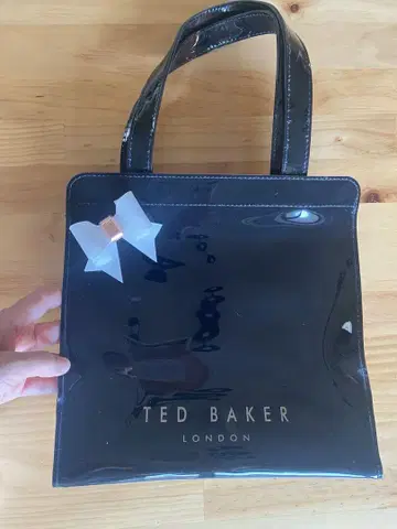 [미사용 새상품] TED BAKER 에나멜 토트백