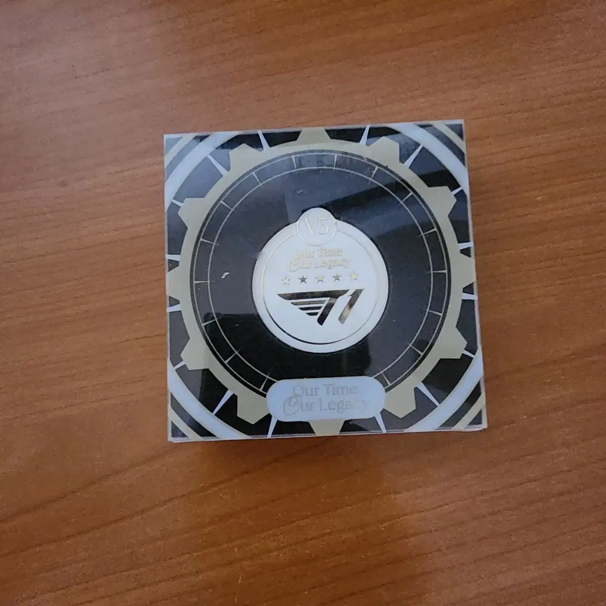 T1 Worlds Championship V5 Commemorative Badge