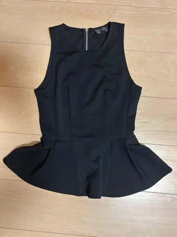 TOPSHOP 블랙 슬리브리스 페플럼