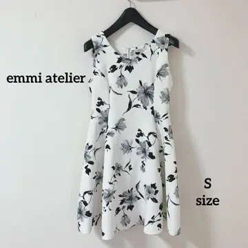 [새상품급] emmi atelier 꽃무늬 슬리브리스 원피스 S size
