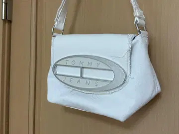 TOMMY JEANS 백