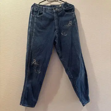 자수 장식 다크 블루 데님 팬츠