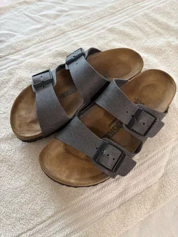 새상품급 BIRKENSTOCK 샌들