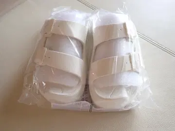 [새상품 미사용] 라쿠바키 이지 샌들 랩 (화이트) M 사이즈