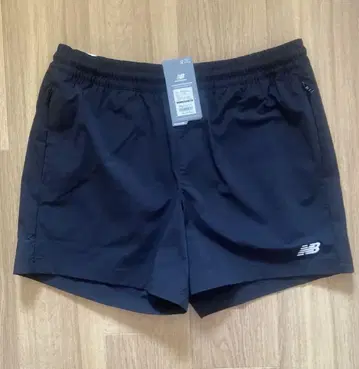 New Balance 블랙 숏팬츠