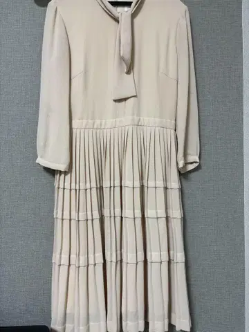 JILL STUART 플리츠 긴팔 원피스 사이즈 2 베이지