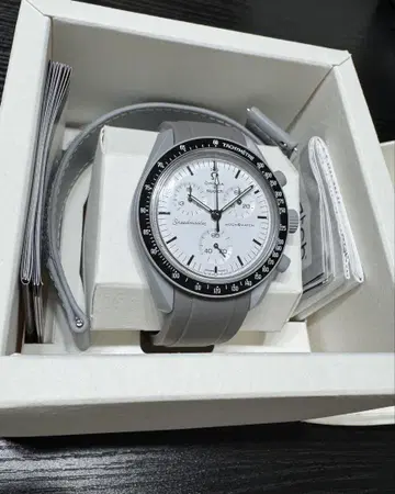 Swatch x Omega MoonSwatch 1965