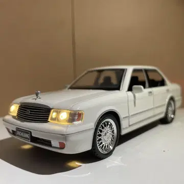 도요타 크라운 컴포트 1/32 화이트