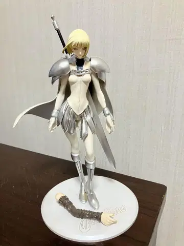 클레이모어 클레어 메가하우스