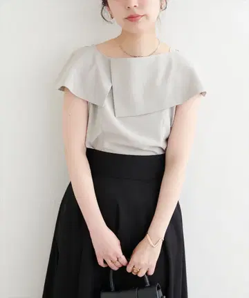 미사용 새상품 내추럴 꾸뛰르 블라우스