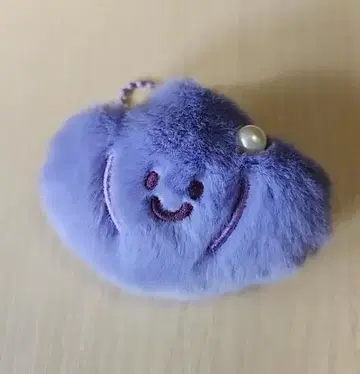 미소짓는 봉제 인형