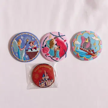 디즈니 자수 캔뱃지 3개와 캔뱃지 1개 세트