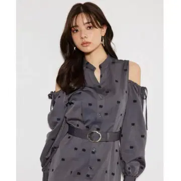 rienda 자수 로고 플레어 원피스