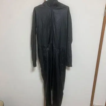 앙코락 사루엘 점프수트 가죽 느낌의 점프수트