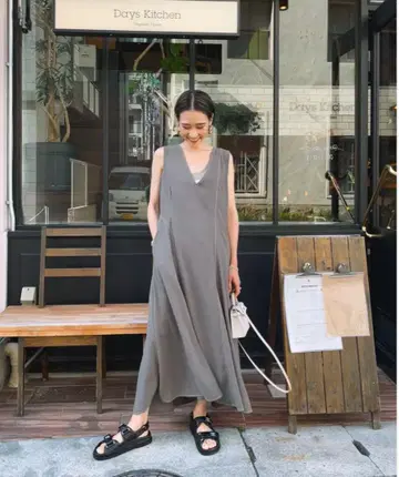 ELLIE 비대칭 스티치 원피스
