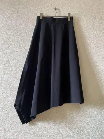 HYKE 비대칭 다크 네이비 롱 스커트 1