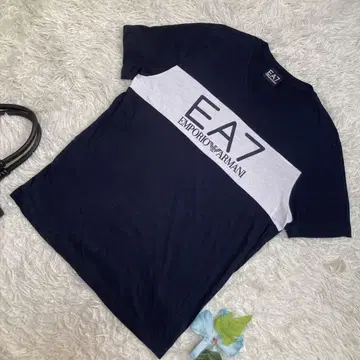 새상품급 엠포리오 아르마니 EA7 반팔 티셔츠 블랙 센터 로고 면 S