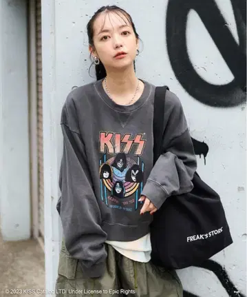 KISS 그래픽 오버사이즈 맨투맨