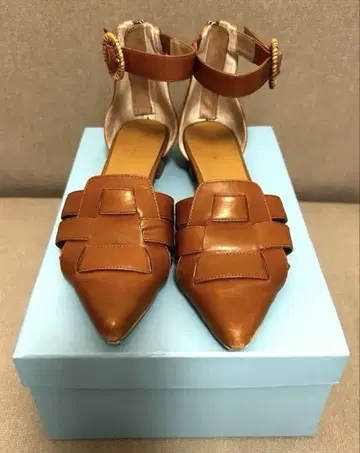 앵클 스트랩 샌들 브라운 35인치