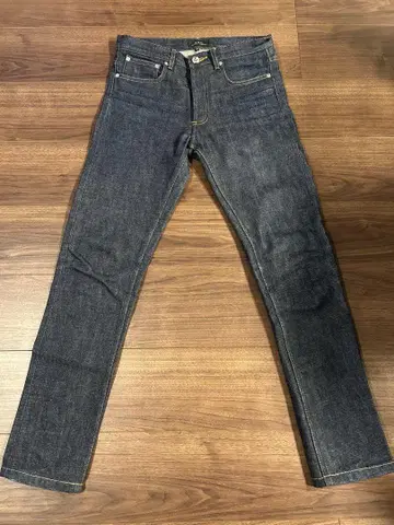 A.P.C. 쁘띠 뉴스탠다드 26