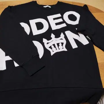 RODEO CROWNS 블랙 크루넥 맨투맨