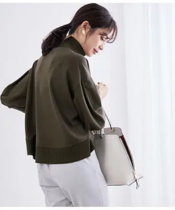 [ ROPE ] 로페 니트 콤비 터틀넥 니트 올리브 백 슬릿