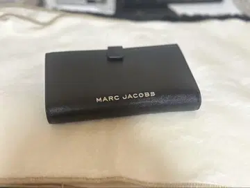 MARC JACOBS 블랙 반지갑