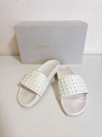 JIMMY CHOO 스터드 화이트 샌들 42