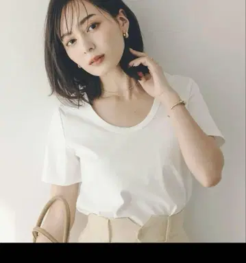 anuans 아뉴앙스 실크 터치 코튼 U넥 티셔츠 24SS 화이트