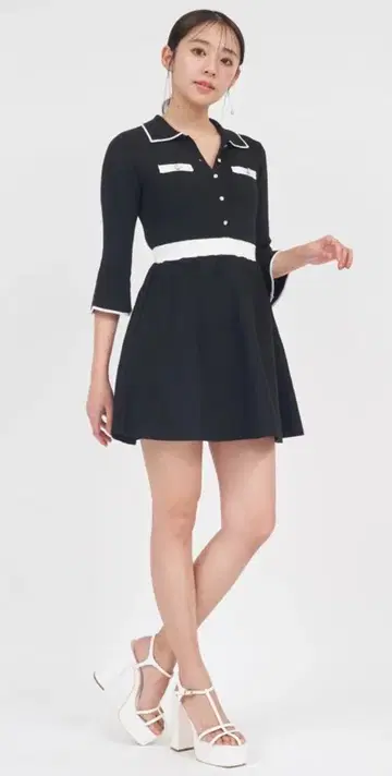 ROYAL PARTY 카라 배색 니트 미니 플레어 원피스