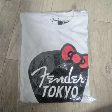 Fender x Hello Kitty 티셔츠 XL 사이즈