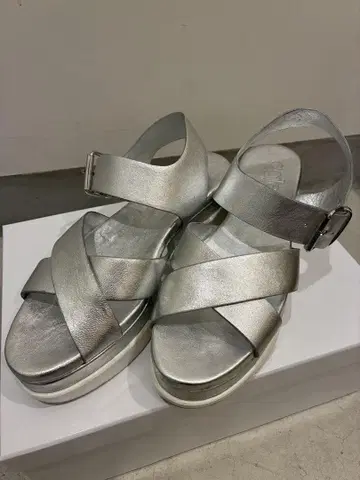 실버 샌들