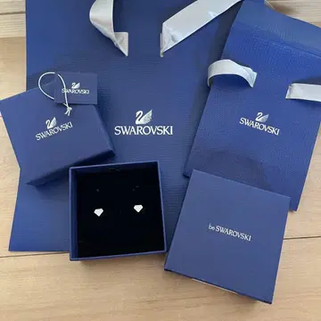 SWAROVSKI 실버 다이아몬드형 귀걸이