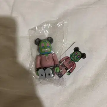 베어브릭 핑크 그린 7cm