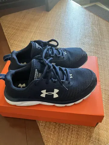 Under Armour Charged Assert 8 트레이닝 슈즈