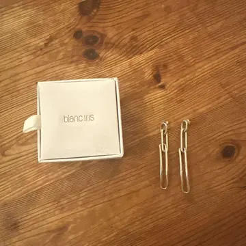 blanch iris 블랑이리스 귀걸이 conte 헨미 에미리
