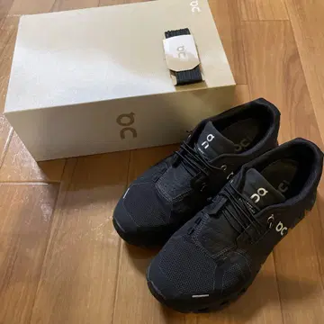 on Cloud5 size7(25cm) All Black