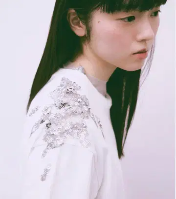 타나카다이스케 Tanaka daisuke 화이트 스팽글 반팔 티셔츠