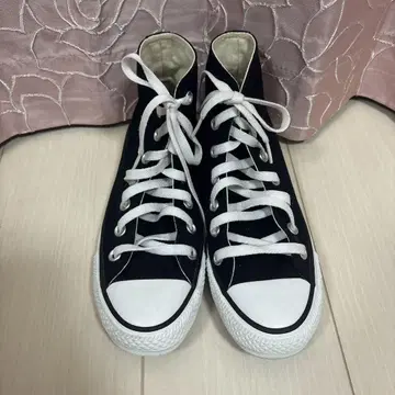 컨버스 블랙 하이컷 스니커즈 23.5cm