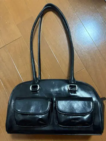 STANDOIL 블랙 숄더백
