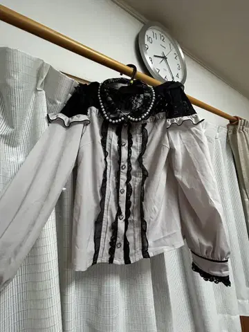 리즈리사 에어리 레이스업 블라우스