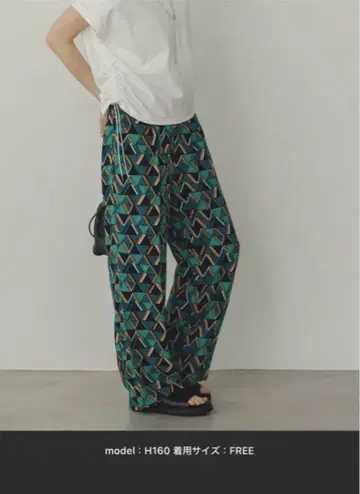 미사용 새상품 기하학 패턴 스트레이트 레그 팬츠 프리 사이즈