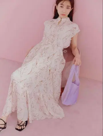 꽃무늬 크림색 맥시 원피스