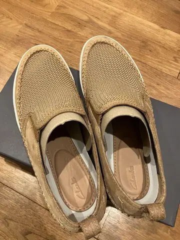 Clarks 슬립온 베이지
