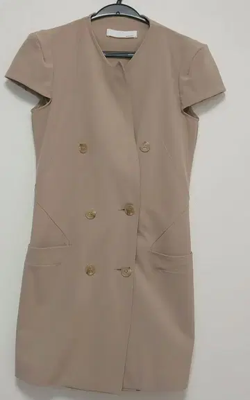 베이지 더블 브레스트 수트