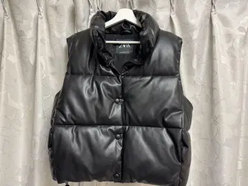 ZARA 블랙 다운 베스트