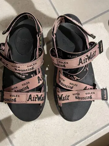 Dr. Martens 통굽 샌들 핑크