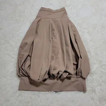 언쓰리디 벌룬 컷 스커트 UN3D. 베이지 36 S 롱