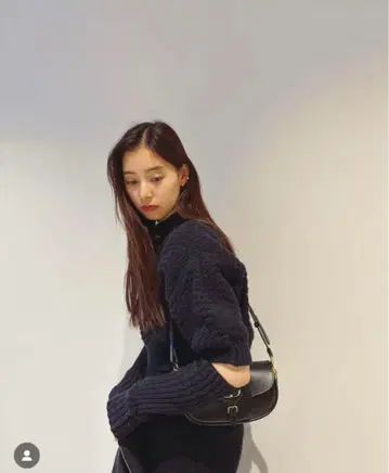 스나이델 신키 유코 착용 니트