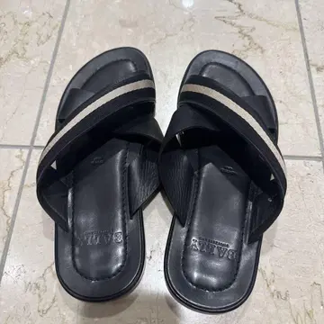 BALLY 블랙 가죽 샌들 크로스 스트랩